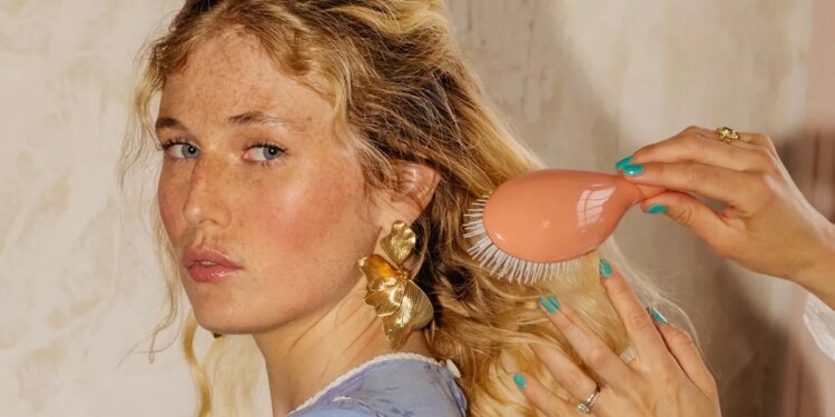 The New Luxury Flex? Your Hairbrush
