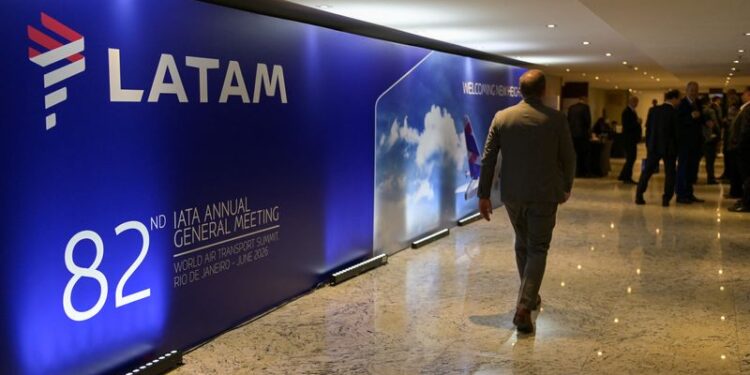 LATAM dice que demanda en Brasil es sólida y reservas se mantienen estables, viajes sensibles a precios caen