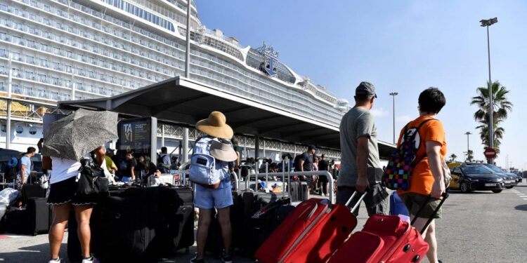 La era de oro de los cruceros· Un negocio multimillonario que bate récords bajo la lupa de ciudades saturadas