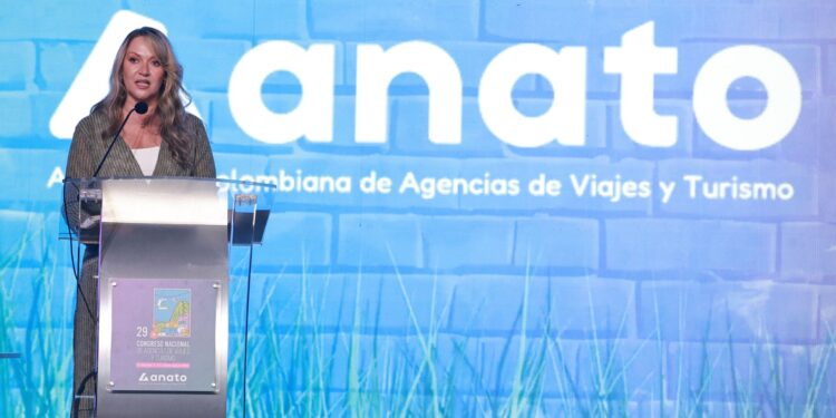 Volatilidad del dólar golpea rentabilidad de las agencias de viajes