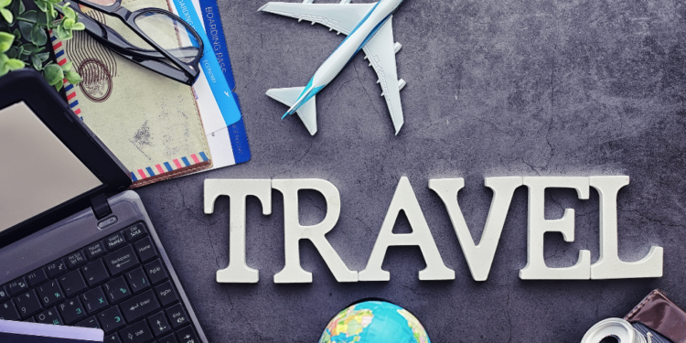 Foto: Canva. ANATO analizó el papel de las agencias de viajes frente a la inteligencia artificial. El 74% de los turistas exige hiperpersonalización.