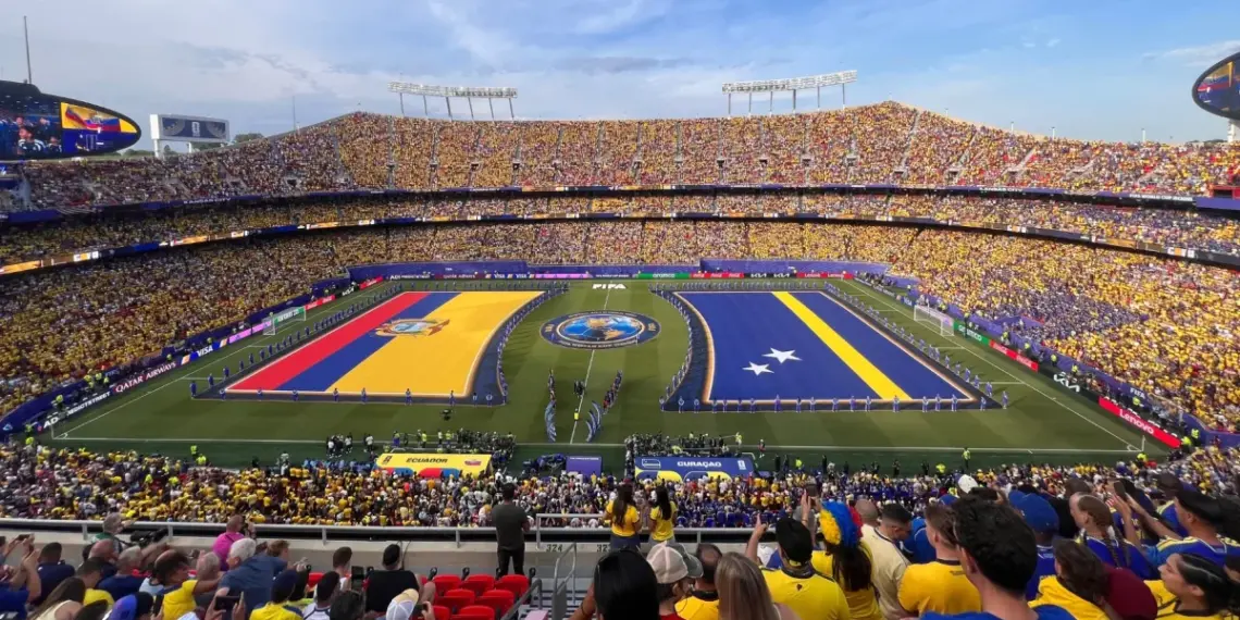 Miles de ecuatorianos llegaron a Kansas City para apoyar a la Tri ante Curazao.