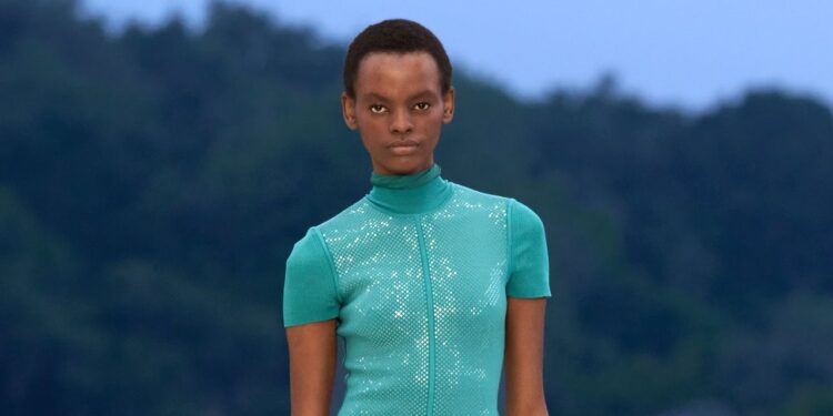 El desfile crucero 2027 de Hermès en Los Ángeles fue un baile al atardecer sublimado por el ‘savoir faire’ de la casa francesa