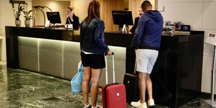 Las agencias prevén un verano con más reservas de última hora y viajes a destinos cercanos
