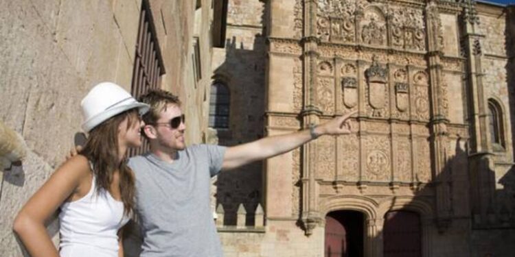 Las agencias de viaje prevén un verano activo con repunte de reservas de última hora y destinos diversificados