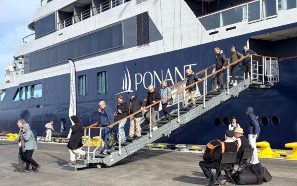 Le Bellot celebra día nacional de Islandia con visita a Akranes