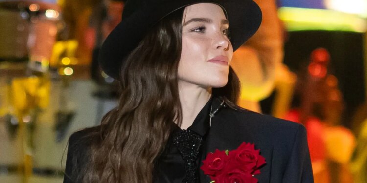 Belinda en el Mundial 2026: sus lecciones con pantalones elegantes y zapatos de plataforma