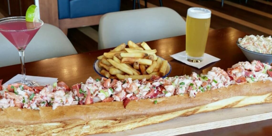 Legal Sea Foods vende un lobster roll de 3 pies por $375 – Telemundo Nueva Inglaterra