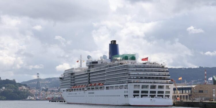El crucero Arcadia, atracado en el muelle de Trasatlánticos.