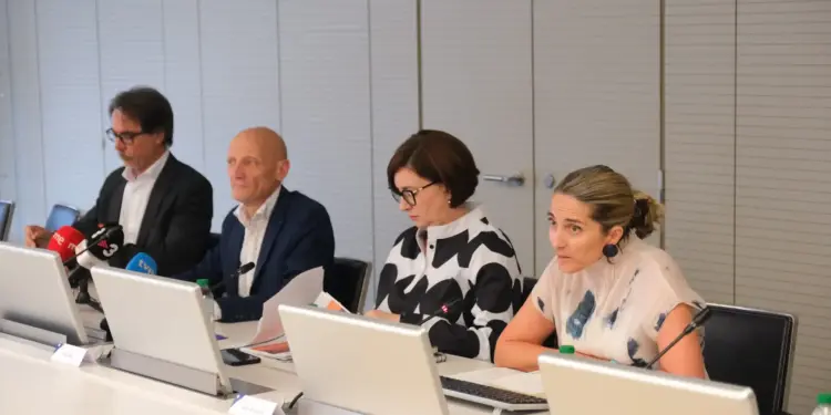 Los cruceristas representan una media del 2,5% de los visitantes de Barcelona, según un estudio de la UdG
