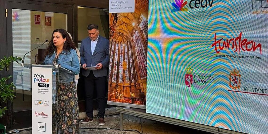 Más de 80 profesionales turísticos se reunen en León para analizar las últimas novedades del sector