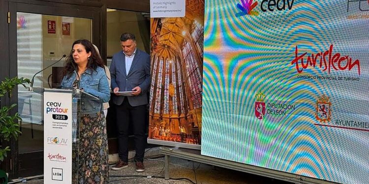 Más de 80 profesionales turísticos se reunen en León para analizar las últimas novedades del sector