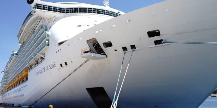 Es Mazatlán, Sinaloa una ‘ciudad naviera’; casi 4 mil turistas llegan al puerto en el primer crucero de la semana