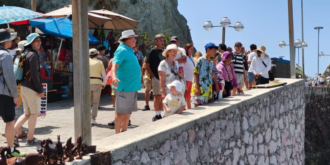 Mazatlán, Sinaloa, navega hacia una nueva bonanza; llegan más de 3 mil 900 cruceristas y dejan millonaria derrama