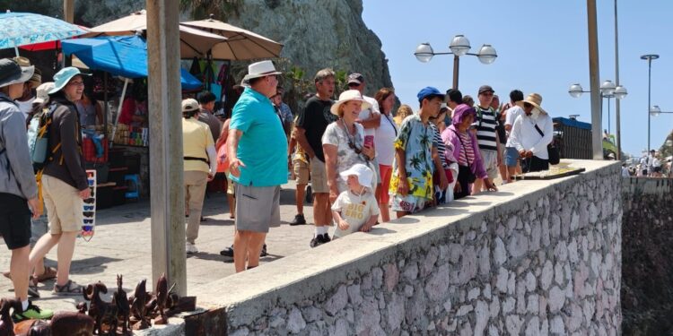 Mazatlán, Sinaloa, navega hacia una nueva bonanza; llegan más de 3 mil 900 cruceristas y dejan millonaria derrama
