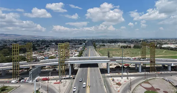 Trabajos asfaltado en crucero Puente Fantasmas por Seduvop