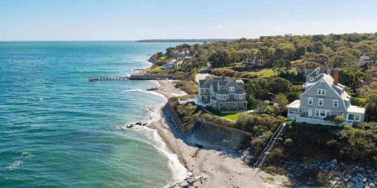 9 Airbnbs in Martha's Vineyard You Can Still Rent for Summer