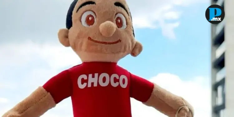 Reparten “PeluChocos” en cruceros de Puebla y generan debate en redes