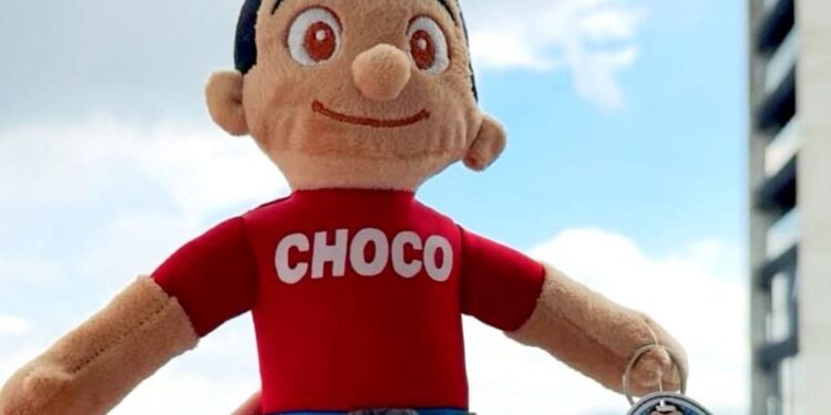 Peluchoco invade los cruceros de Puebla con una misión: apoyar a niñas y niños que enfrentan el cáncer