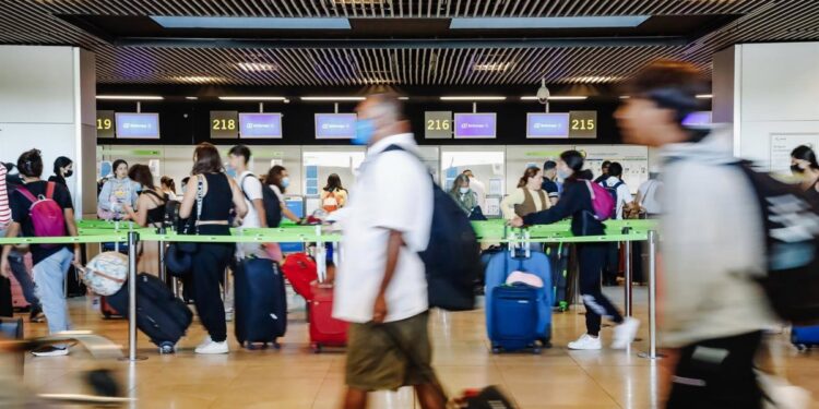 Epidemias, alertas o amenazas terroristas: Exteriores lanza su campaña estival "para prevenir incidentes" en los viajes