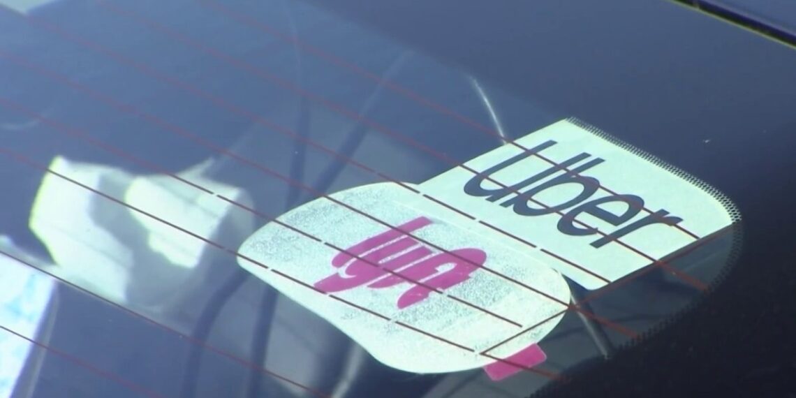 Programa permitirá que taxis acepten viajes de Uber y Lyft – Telemundo Nueva Inglaterra