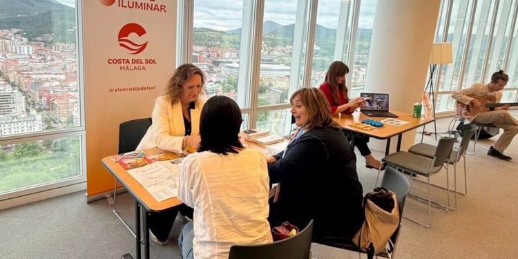 Antequera acerca su oferta turística a agencias de viaje del norte de España en unas jornadas
