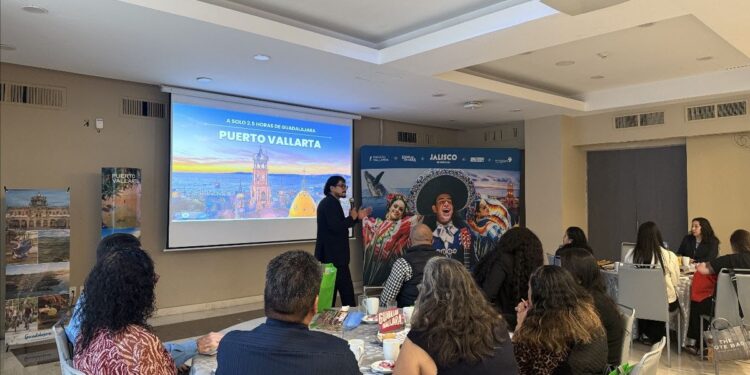 Puerto Vallarta capacita a agentes de viajes de la CDMX y del centro del país