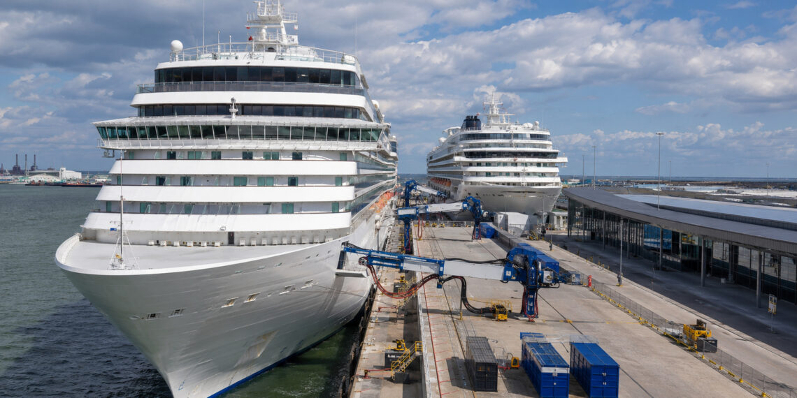 Puerto en Bélgica instalará energía en tierra para conectar dos cruceros simultáneamente en 2027, reduciendo hasta un 5% de las emisiones portuarias y adelantándose a una normativa europea.