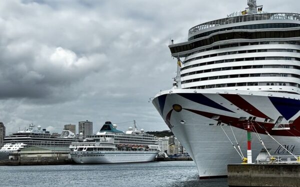 Recaladas triple y cuádruple de cruceros moviliza hasta a 200 profesionales en Puerto de La Coruña