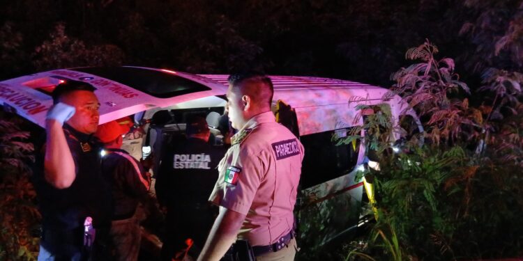 6 lesionados en choque en el crucero Motul-Kini / Involucrada, para variar, una camioneta de transporte del pasajeros del FUTV