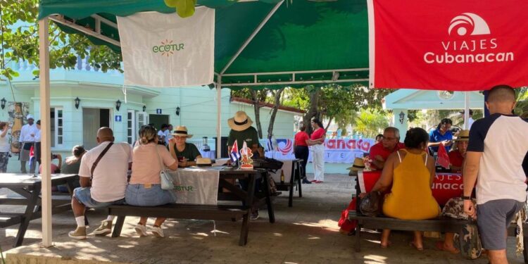 Feria de agencias de viaje en La Habana.