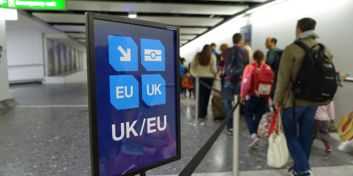 Las agencias brit&aacute;nicas pierden la paciencia con las colas del nuevo EES