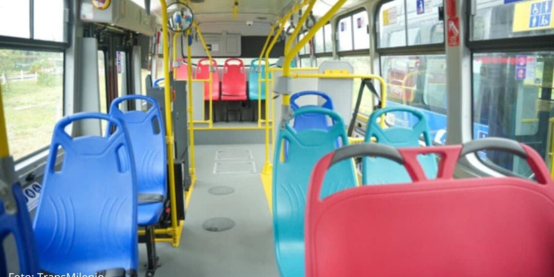 - TransMilenio estrena sillas aguamarinas para los “viajes de cuidado” en su flota eléctrica