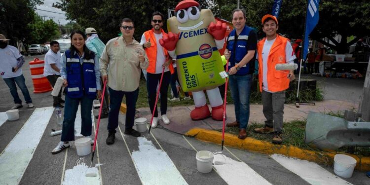 Urbanismo táctico en Nuevo León: Cemex y voluntarios transforman crucero vial peligroso en Guadalupe