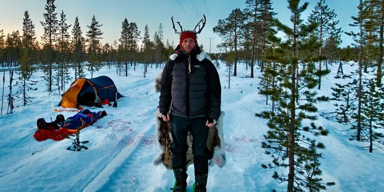 Ártico a pie, el artista británico que convierte un viaje climático de 600 km en teatro