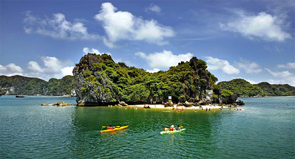 Vietnam complica el turismo con severos controles de salud