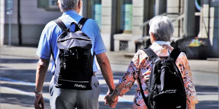¿Quién puede inscribirse en los viajes del Imserso? Estos son los requisitos para la temporada 2026-2027