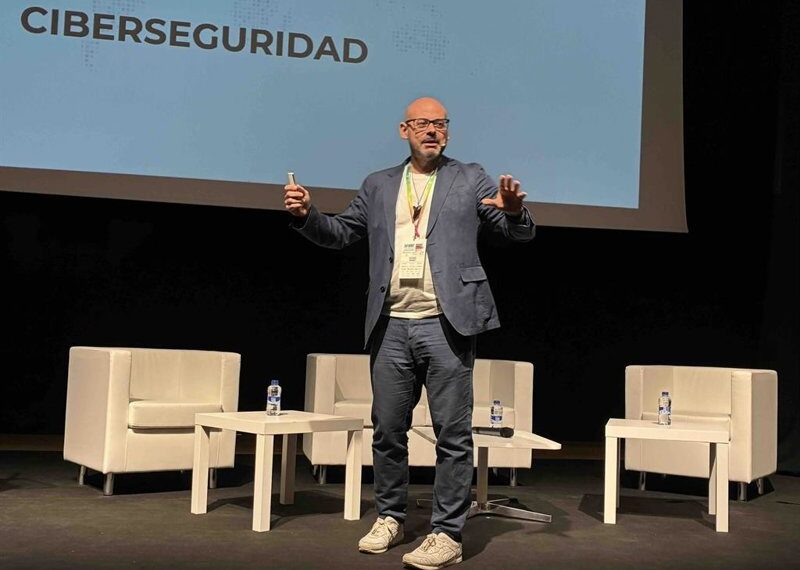Economía.-UNAV y Botech firman un acuerdo para reforzar la seguridad en pagos y prevenir el fraude en agencias de viajes