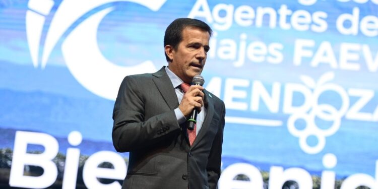 Las agencias de viajes ya pueden obtener el Sello de Calidad Faevyt-SecTur: requisitos y cómo acceder