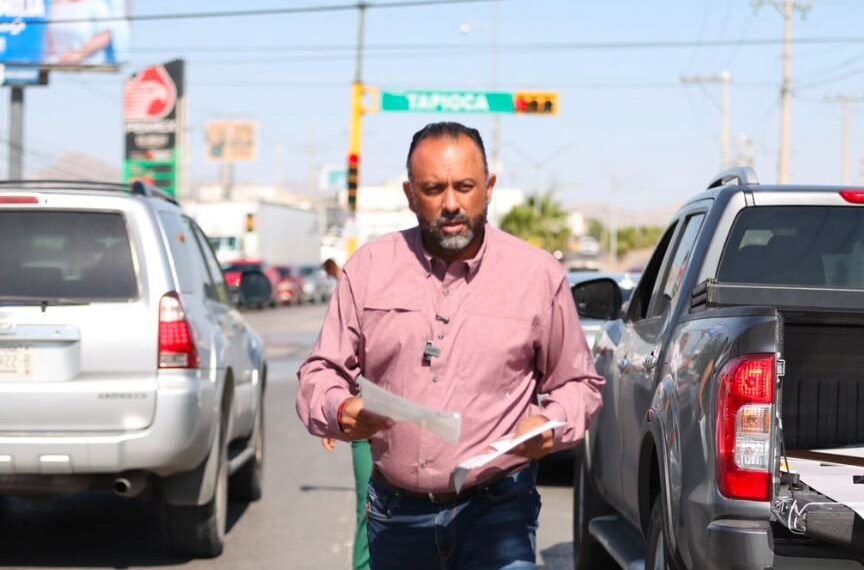 Encabeza alcalde jornada de volanteo informativo en cruceros de Juárez