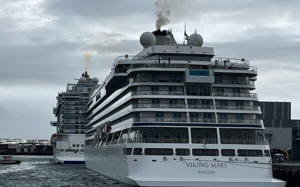 Estudio revela que cruceros exponen a residentes de Islandia a niveles peligrosos de contaminación atmosférica