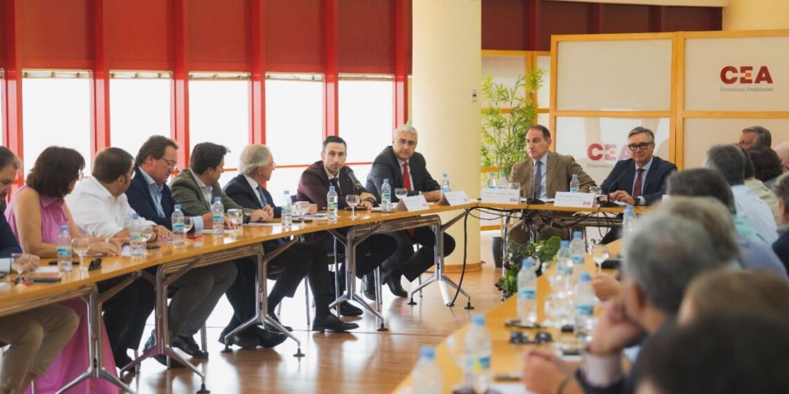 Andalucía aborda con la CEA los retos turísticos en pro de la competitividad