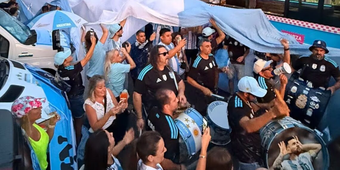 Crecen las consultas para viajar a alentar a la Selección: cuánto cuestan los paquetes - Mi 8