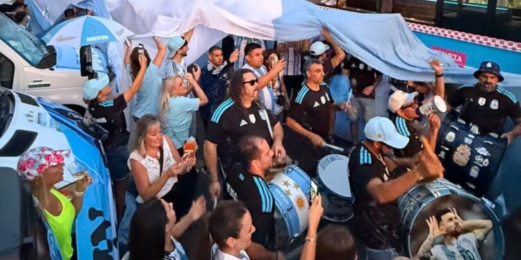 Crecen las consultas para viajar a alentar a la Selección: cuánto cuestan los paquetes - Mi 8