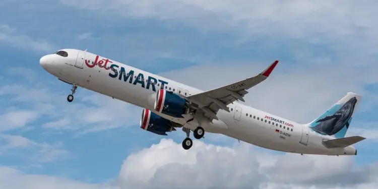 Viajar por avión costará más: ANATO cuestiona cobro de un dólar a pasajero
