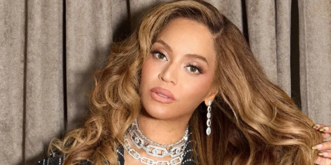 Beyoncé Brings the Business Capri Suit to the Stage With Jay-Z