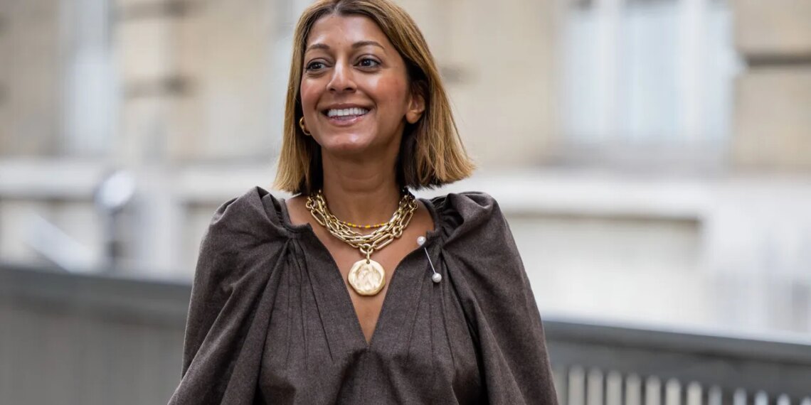Blusas color café españolas: las más elegantes para combinar con jeans negros en verano 2026