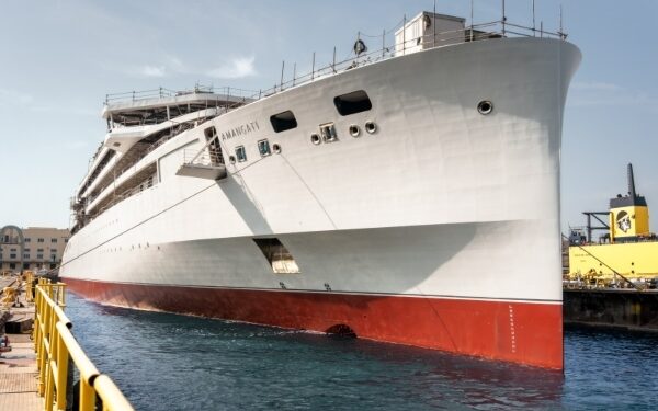 T. Mariotti bota crucero Amangati en Génova