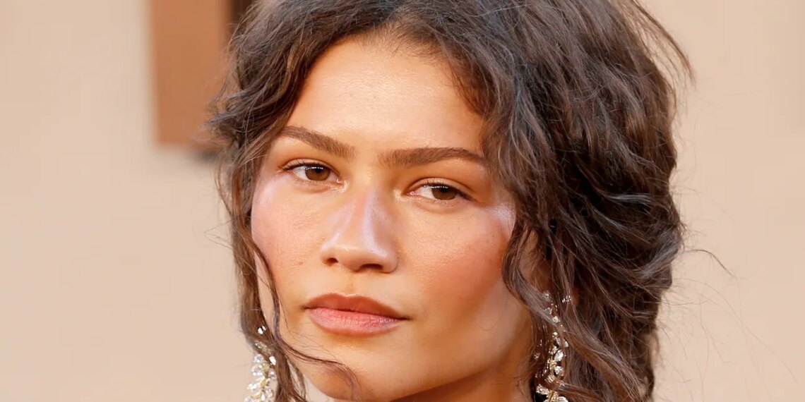 Fresh, Sun-Kissed, and Blurred—Minimalist Makeup Has a New Look
