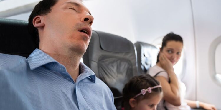 Un 46% de los españoles se ha sentido molesto en un vuelo